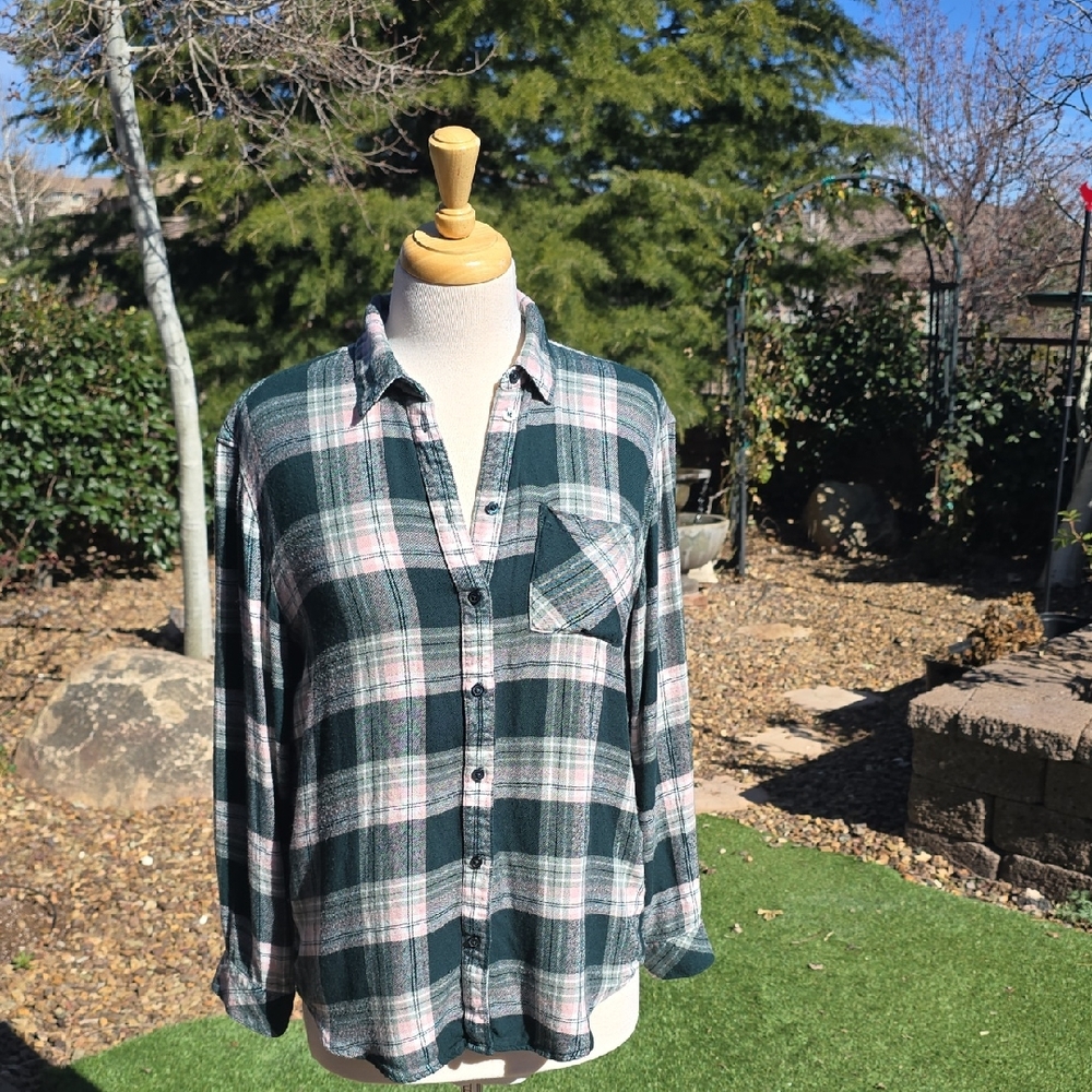 Market & Spruce Green Plaid Button Down Shirt